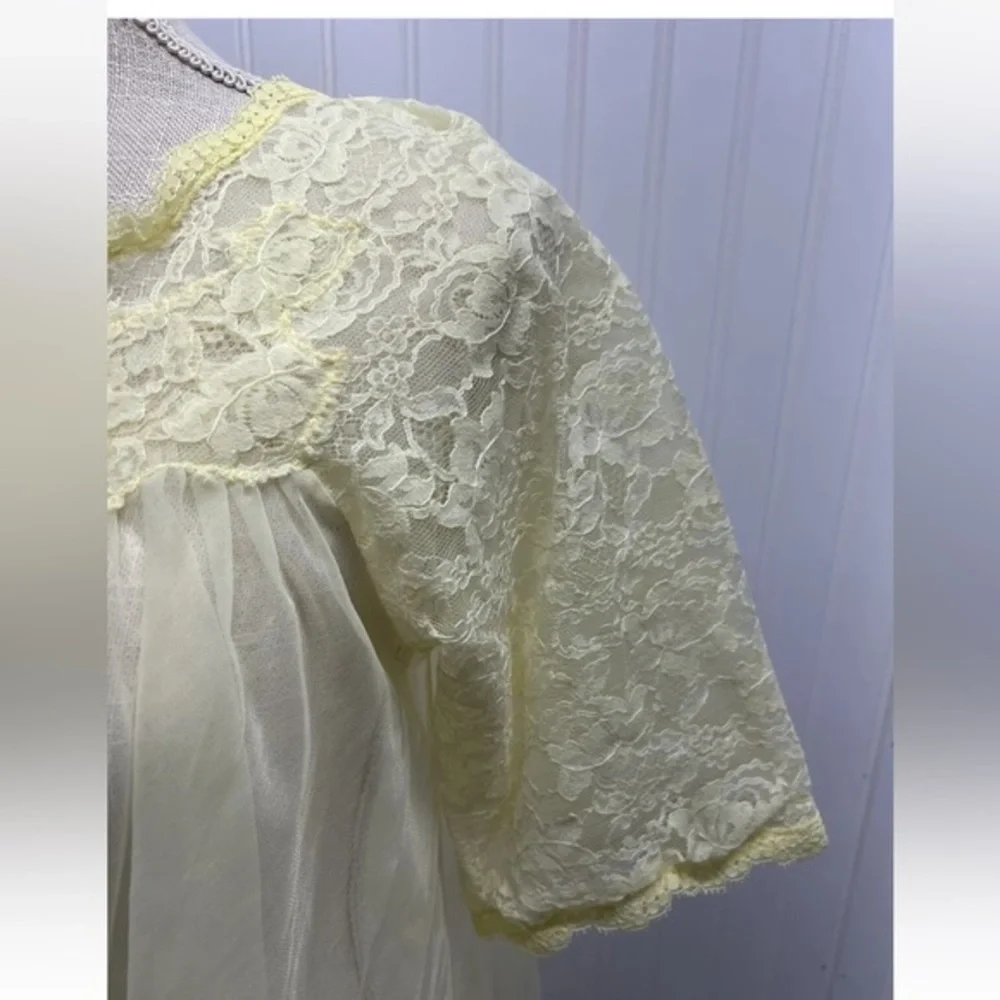 Vtg Lisette By Al Sterling Sheer Nylon Lace Robe yellow  sz M‎